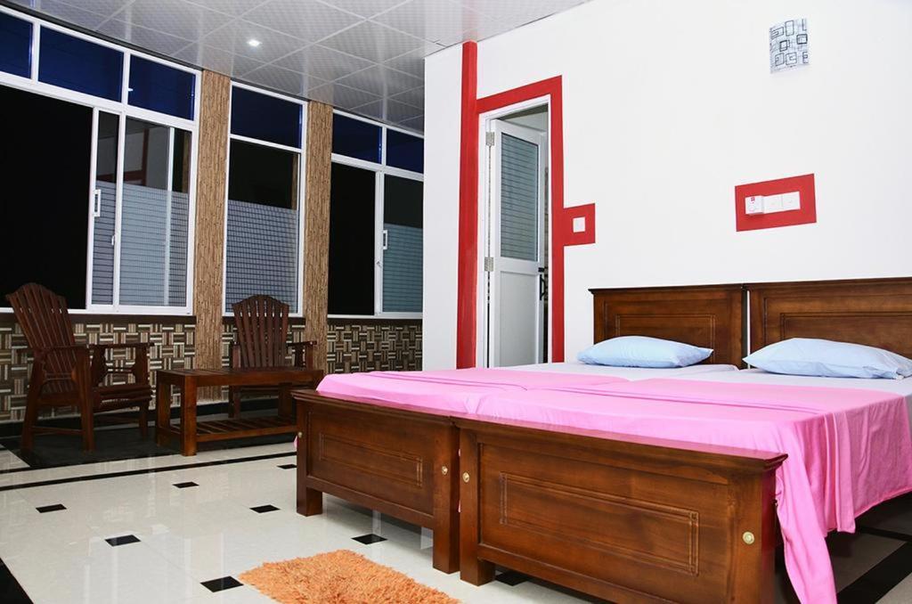 Kandyan Holiday Center And Kandyan Feel Free Homestay Buitenkant foto