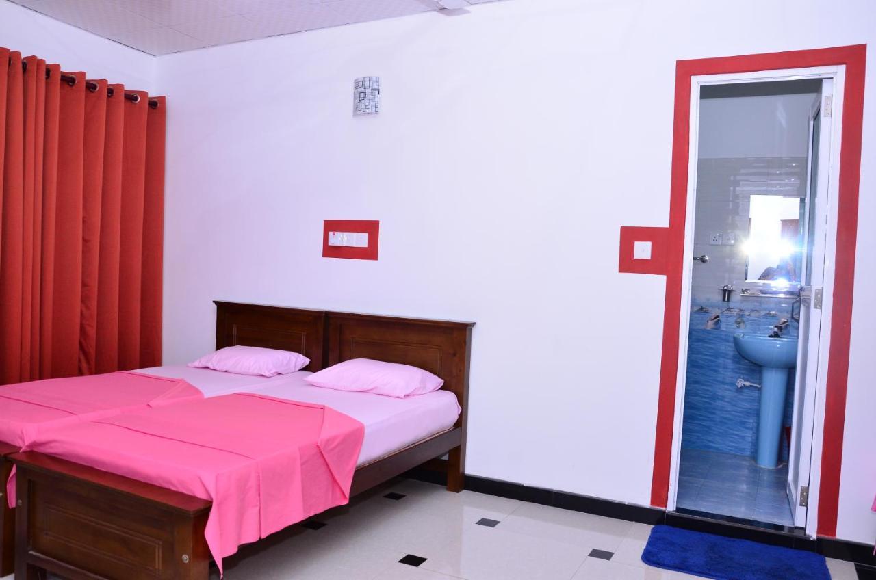 Kandyan Holiday Center And Kandyan Feel Free Homestay Buitenkant foto
