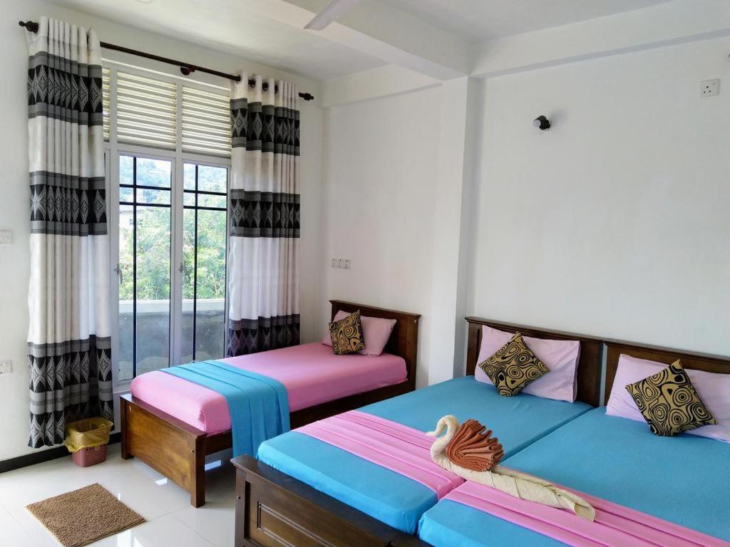 Kandyan Holiday Center And Kandyan Feel Free Homestay Buitenkant foto