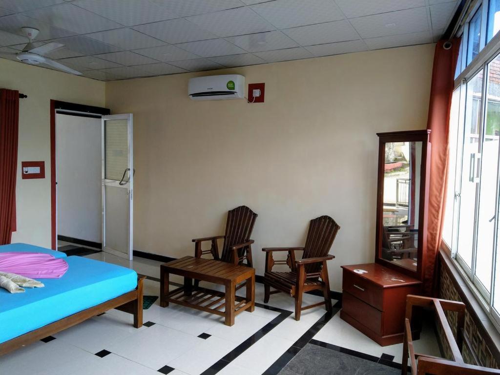 Kandyan Holiday Center And Kandyan Feel Free Homestay Buitenkant foto