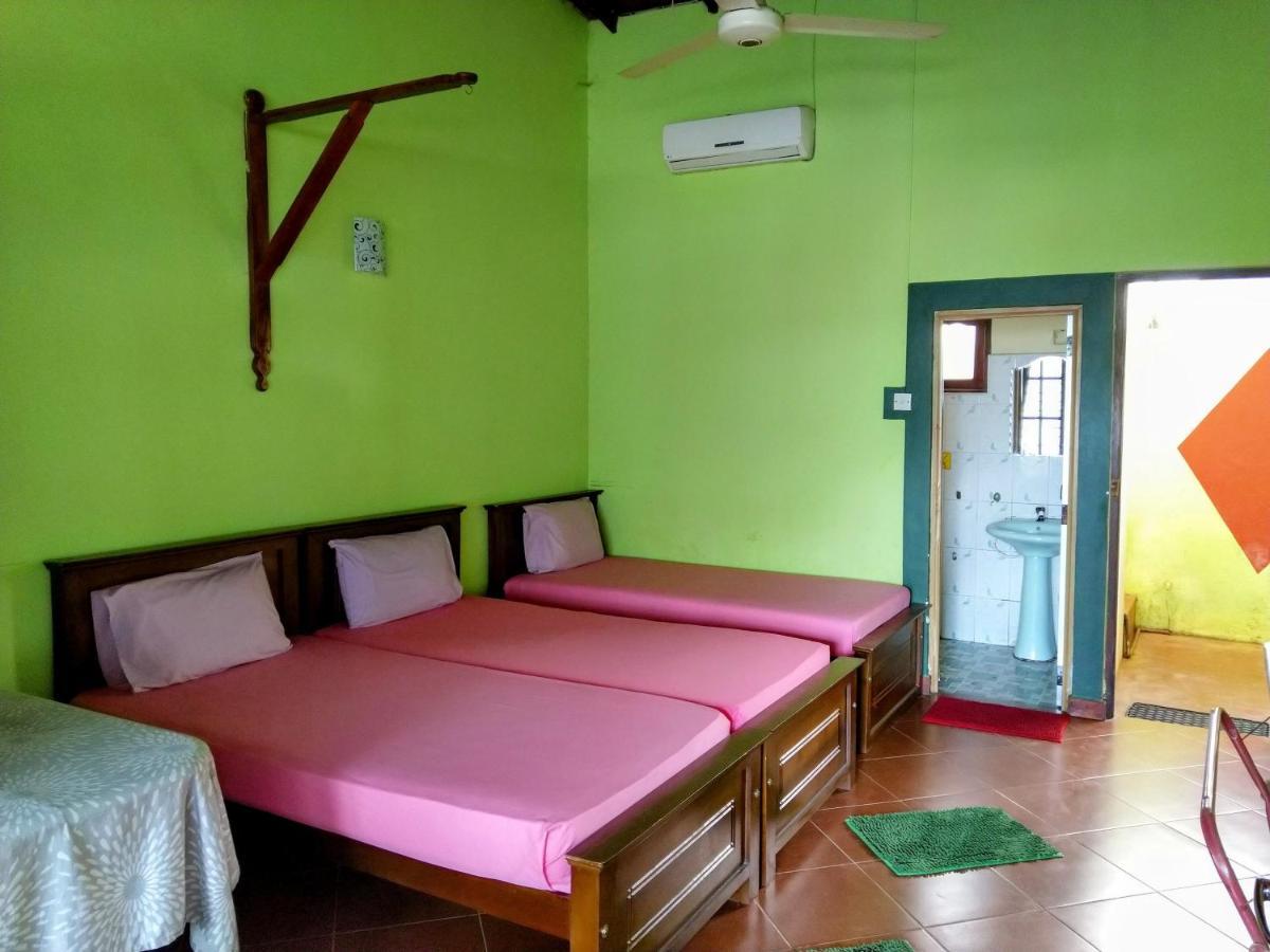 Kandyan Holiday Center And Kandyan Feel Free Homestay Buitenkant foto