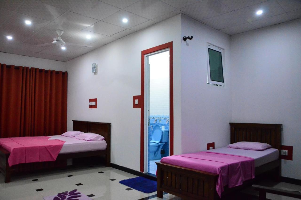 Kandyan Holiday Center And Kandyan Feel Free Homestay Buitenkant foto