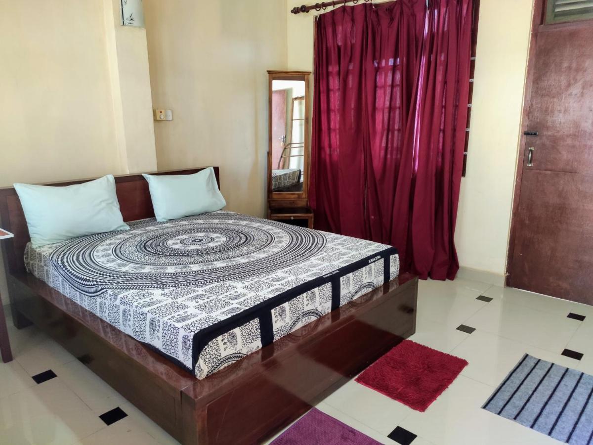 Kandyan Holiday Center And Kandyan Feel Free Homestay Buitenkant foto