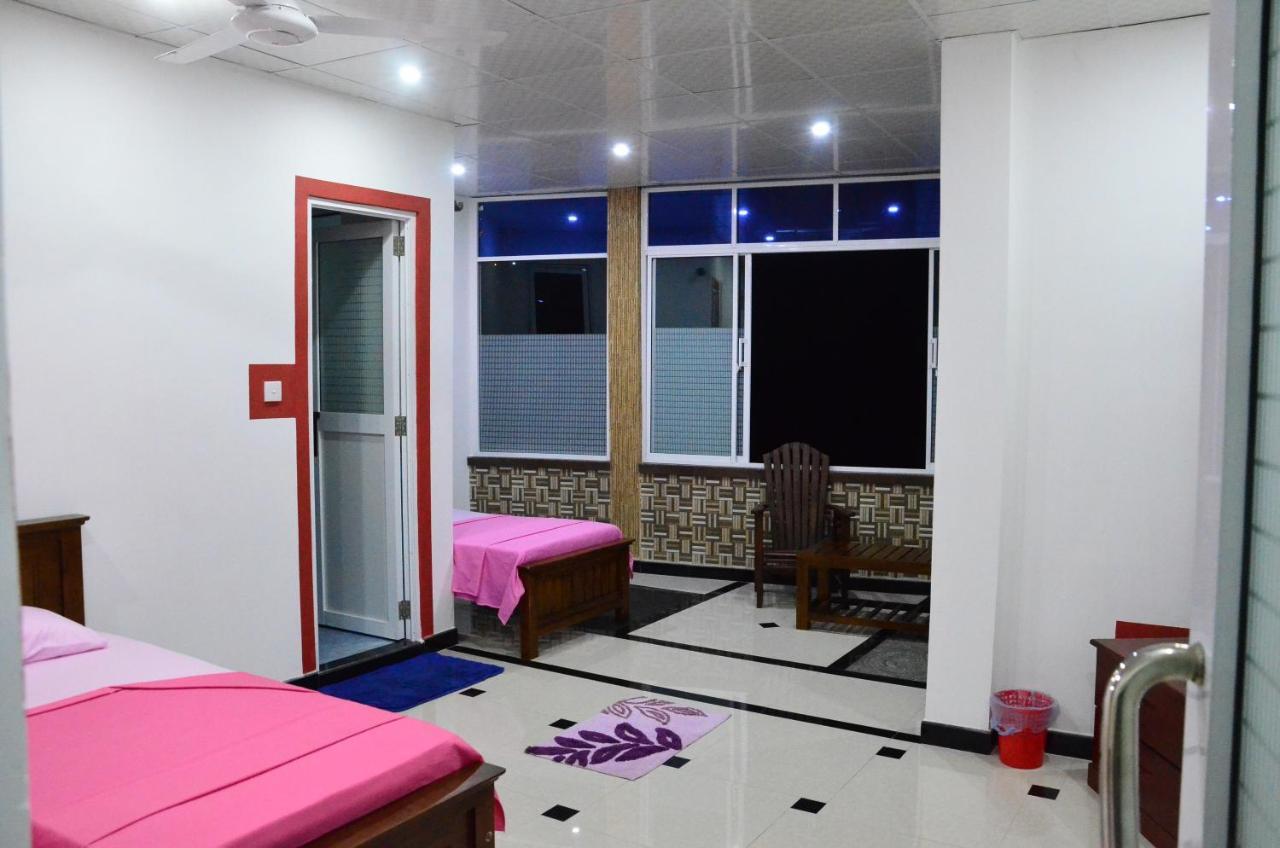 Kandyan Holiday Center And Kandyan Feel Free Homestay Buitenkant foto